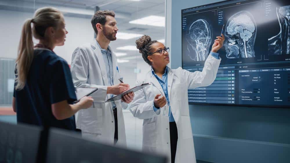 brain-injury-lawyer doctors going over brain chart after patient suffers traumatic brain injury